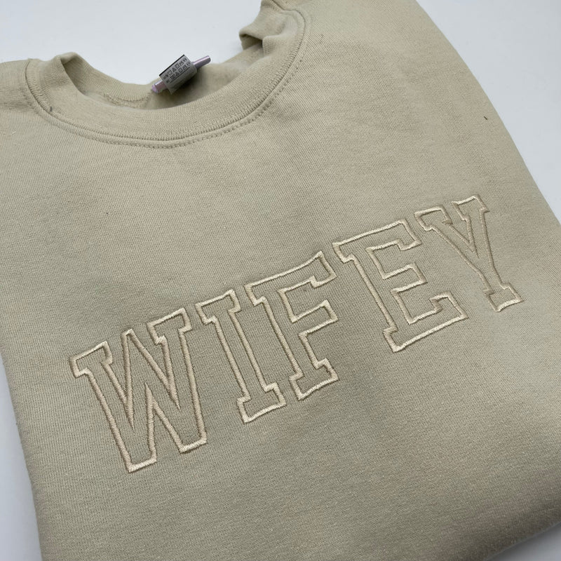 Adult sample sweatshirt Wifey M