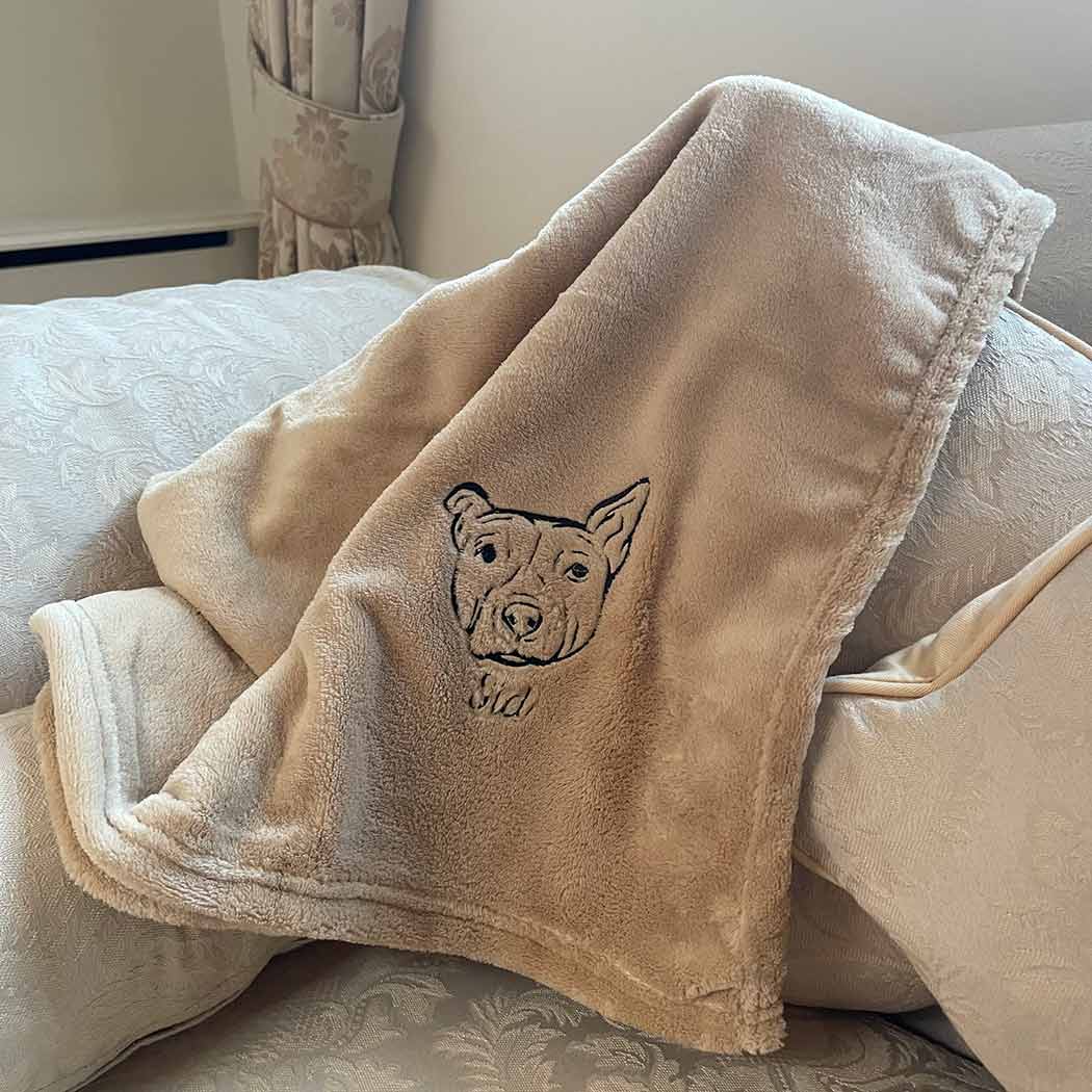 Personalised pet photo outline blanket - Sketch & Stitch