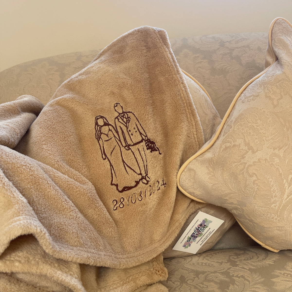 Personalised photo outline blanket